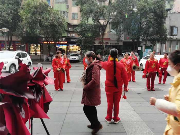四川中青旅綿陽(yáng)分社、綿陽(yáng)市中旅假日旅行社、綿陽(yáng)自來(lái)文化傳播有限公司24H自助售貨服務(wù)盛大開(kāi)業(yè)