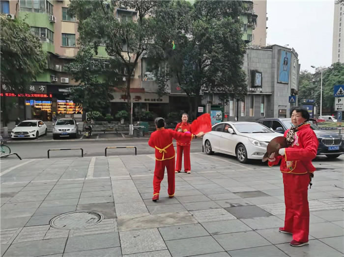四川中青旅綿陽(yáng)分社、綿陽(yáng)市中旅假日旅行社、綿陽(yáng)自來(lái)文化傳播有限公司24H自助售貨服務(wù)盛大開(kāi)業(yè)