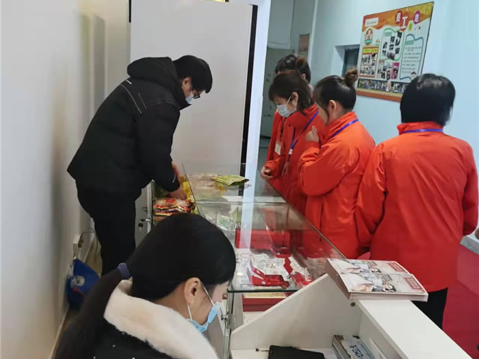 四川中青旅綿陽(yáng)分社、綿陽(yáng)市中旅假日旅行社、綿陽(yáng)自來(lái)文化傳播有限公司24H自助售貨服務(wù)盛大開(kāi)業(yè)