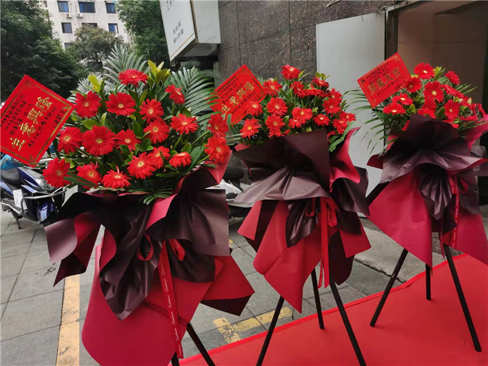 四川中青旅綿陽(yáng)分社、綿陽(yáng)市中旅假日旅行社、綿陽(yáng)自來(lái)文化傳播有限公司24H自助售貨服務(wù)盛大開(kāi)業(yè)